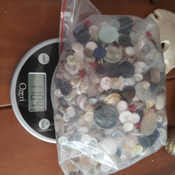 Large Lot of Vintage Buttons - Picture 5 of 5